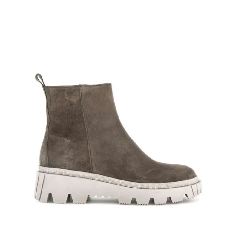 *FINAL SALE*51.820-18 - Grey Suede