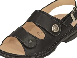 Isera - Black